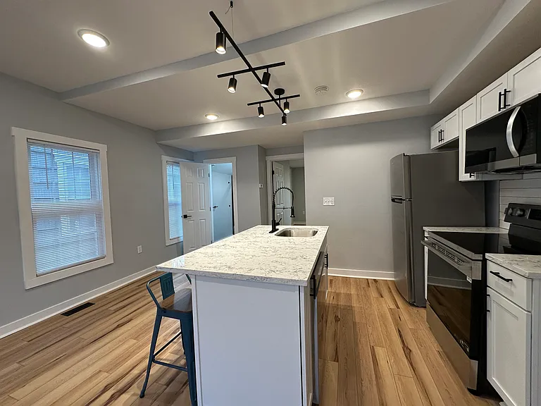 128 Caroline Ave #2 — Photo 6