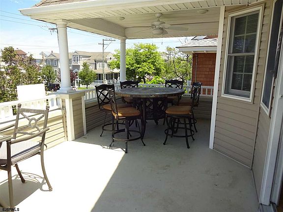 4th image of 1107 Central Ave #2