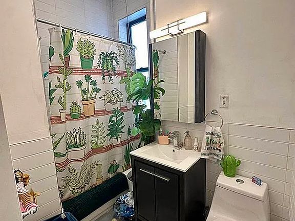 2nd image of 823 Hancock St APT 3B