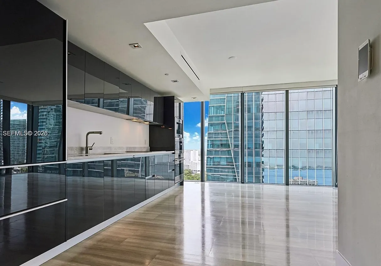 1 bed, 1.5 bath, 806 sqft, $6,200 — Photo 4
