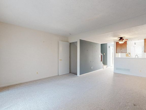 3rd image of 978A Crisfield Dr #A