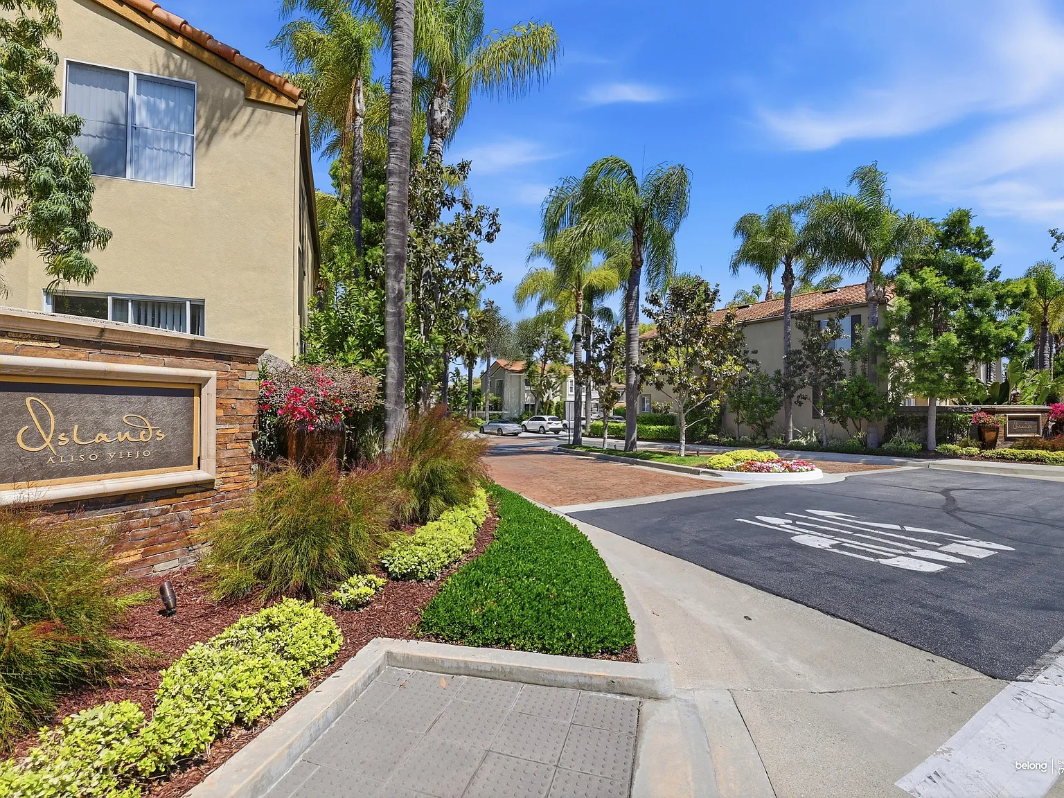 3 bed, 2.5 bath, 1561 sqft, $3,995 — Photo 3