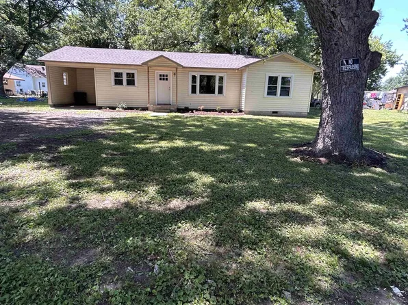 406 11th St, Obion, TN 38240