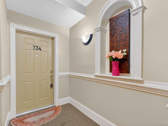 4th image of 734 Regency Drive