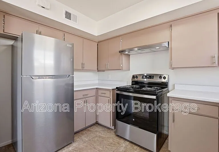 450 W 6th St #A — Photo 11
