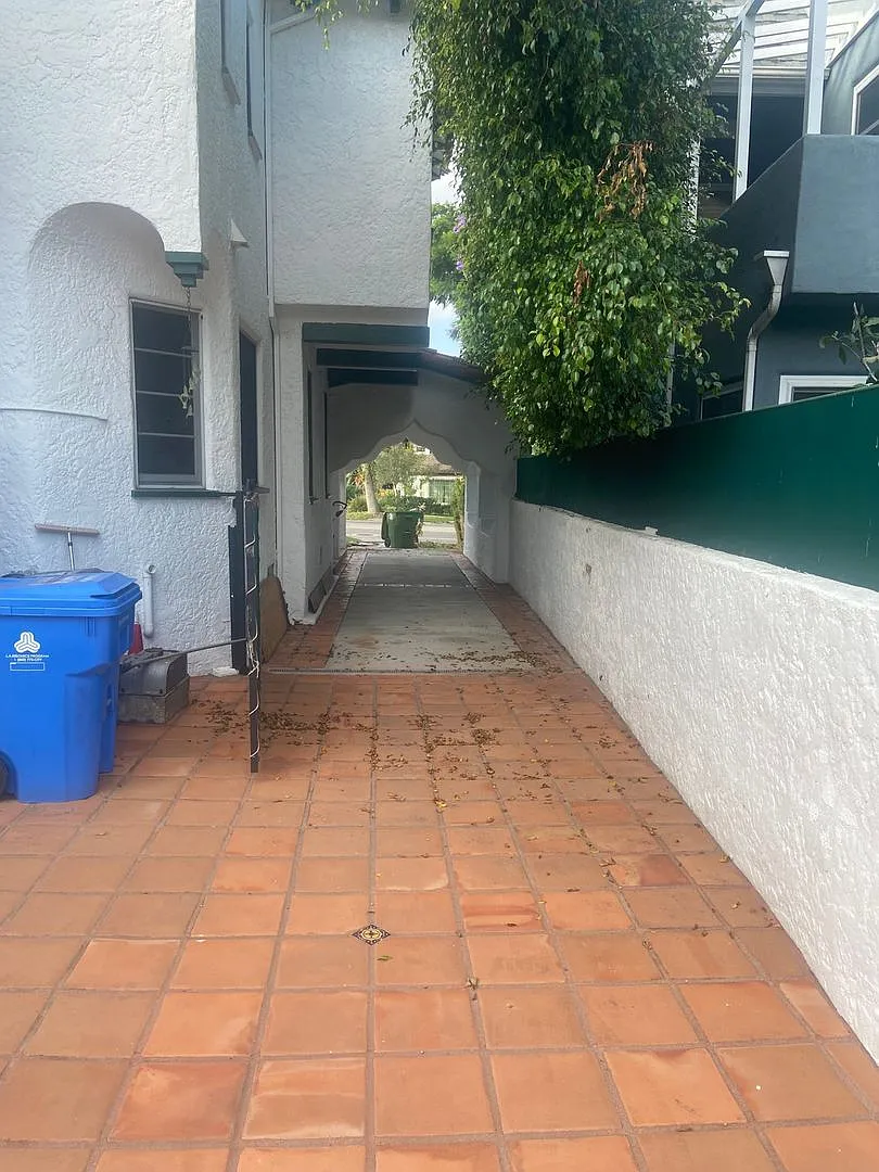 Charming Studio Condo in West Los Angeles — Photo 3