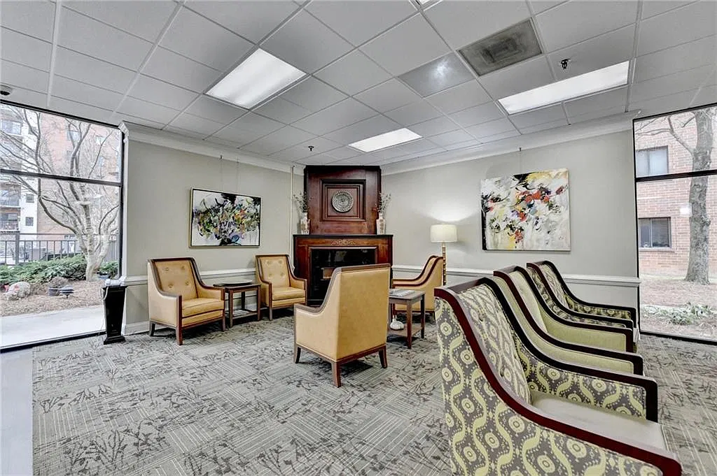 1 bed, 760 sqft, $2,448 — Photo 4