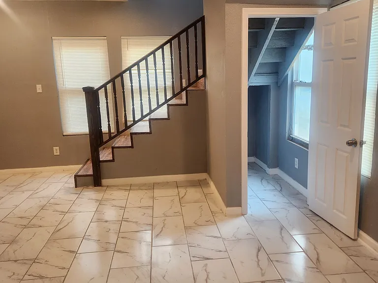 334 Barrett Pl — Photo 7
