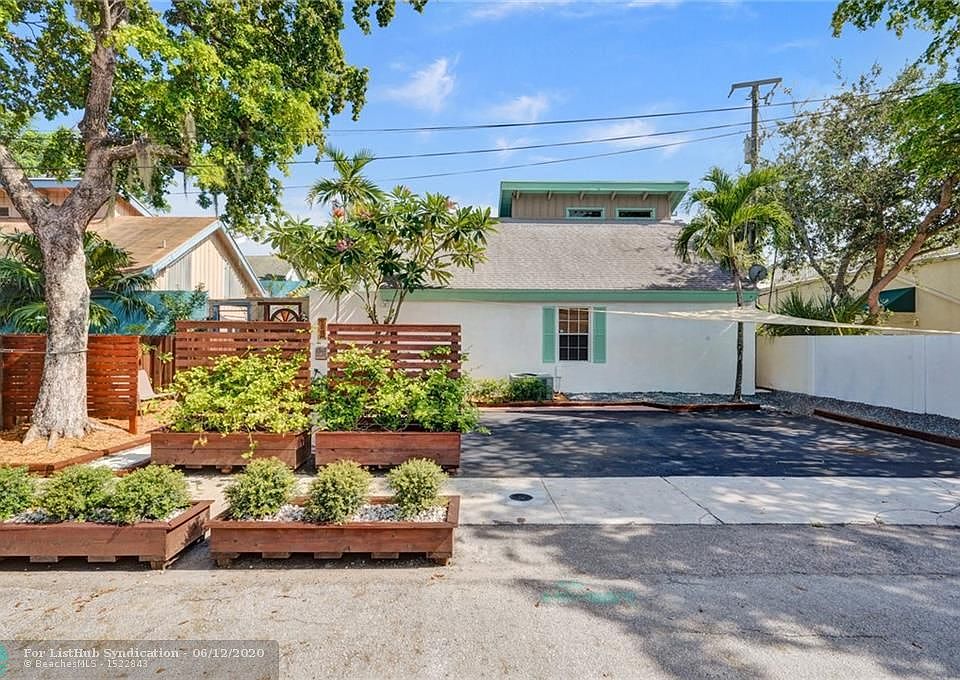 1st image of 604 SE 11th Ct