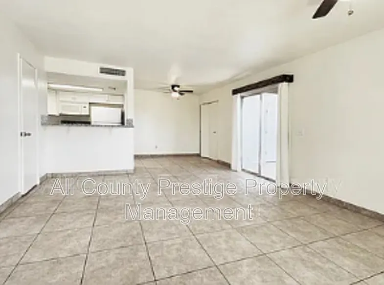 3 bed, 1.5 bath, 1074 sqft, $1,600 — Photo 2