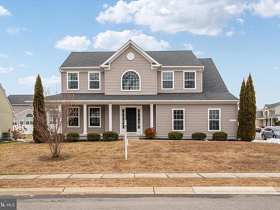 3rd image of 422 N Brook Dr