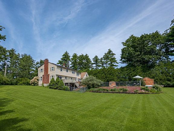 5th image of 8 Sullivan Road