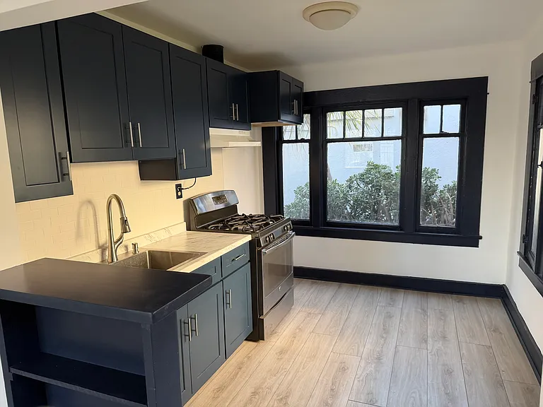 2111 Aaron St #2113-1/2 — Photo 14