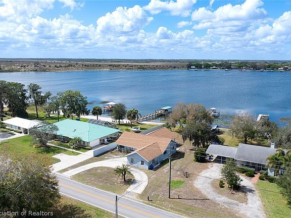 2nd image of 920 Lake Dr E