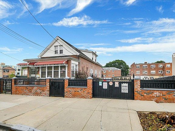3rd image of 562 Underhill Avenue