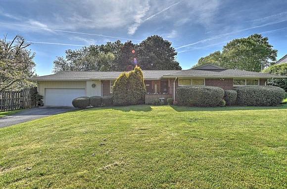 1st image of 587 Dogwood Dr