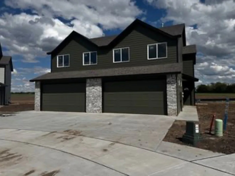 721 E Briarbrook Ln