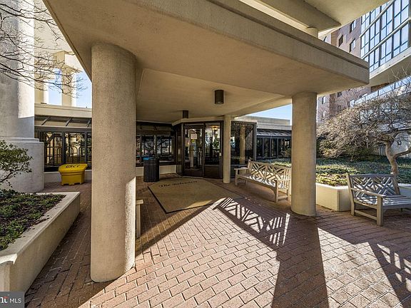 5th image of 1600 N Oak St APT 1708