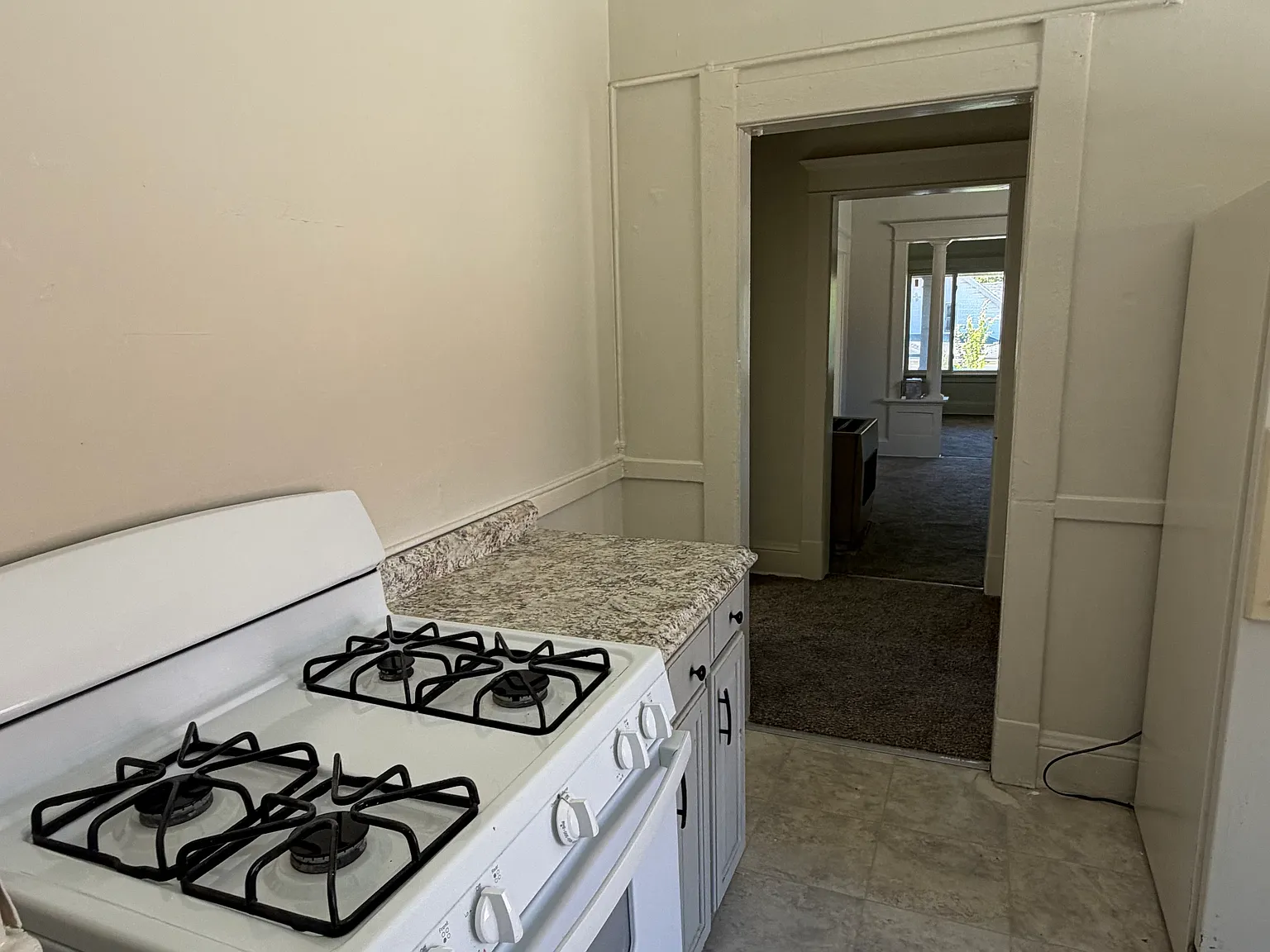 2 bed, $900 — Photo 3