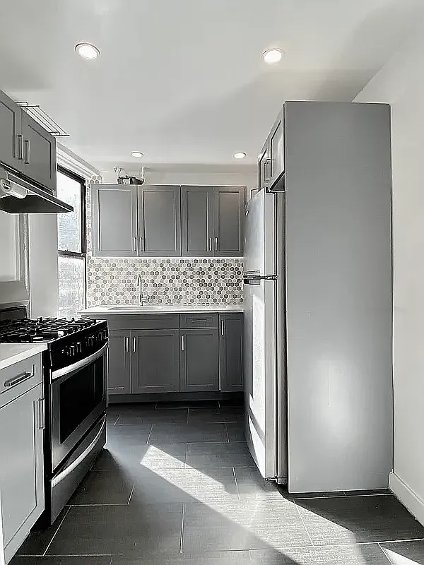 370 Wadsworth Avenue — Photo 1