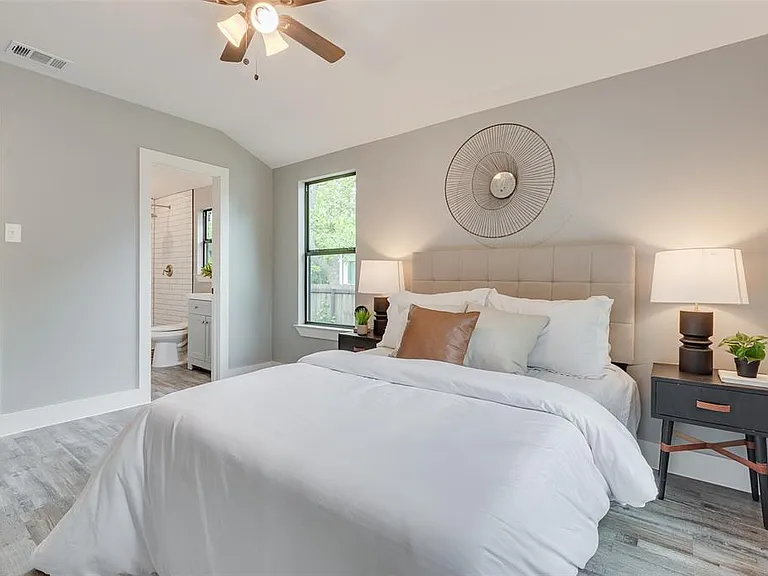 2124 Tisinger Ave — Photo 10