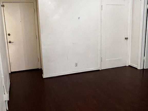 2nd image of 250 S Kenmore Ave #104