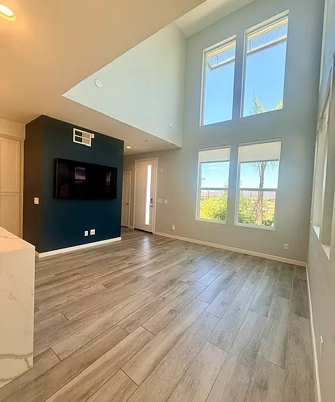 Living room has cathedral ceilings