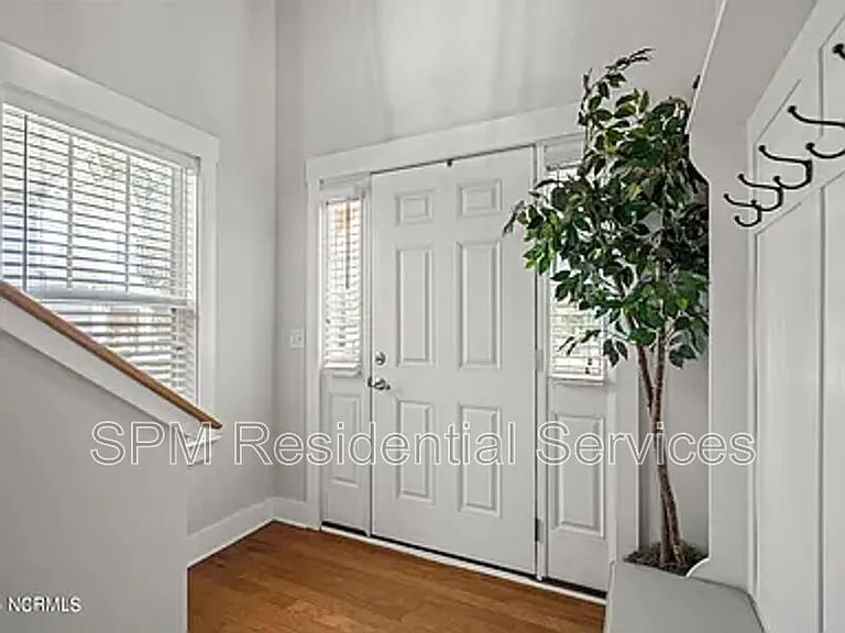 106 Emerson Ct — Photo 3
