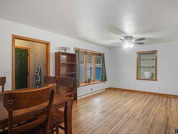 5th image of 2304 S Holly Ave