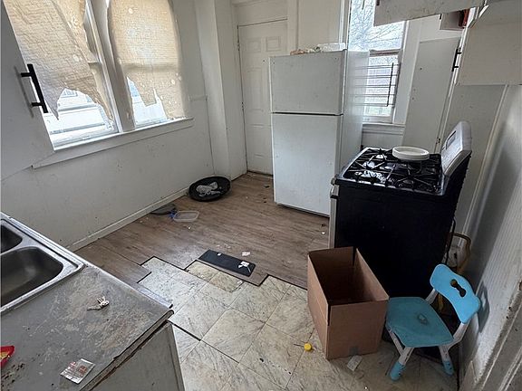 4th image of 3457 E 149th St