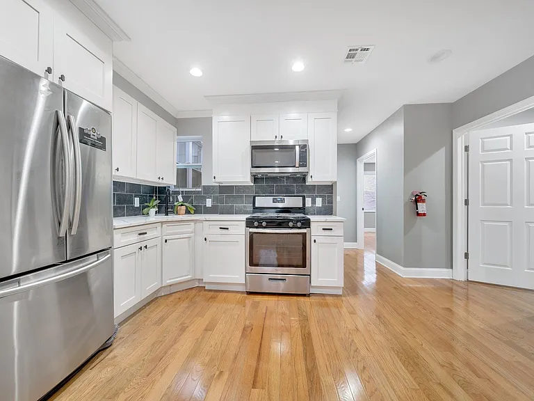 518 Summer St #2 — Photo 7