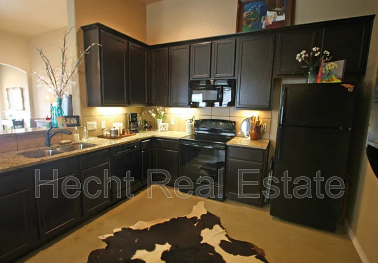 151 Joanne Cv — Photo 10