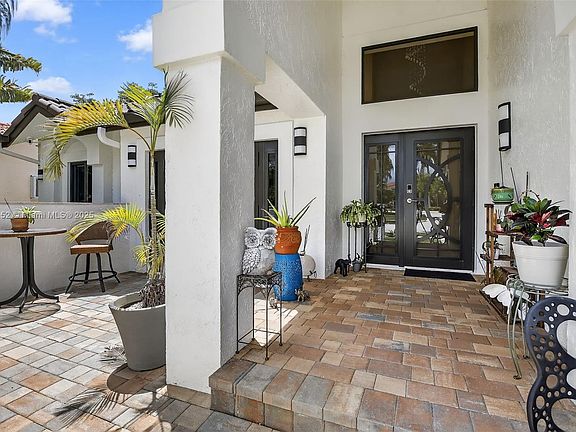 4th image of 1154 Laguna Springs Dr