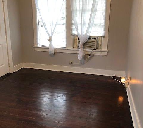 4th image of 406 S Jefferson St