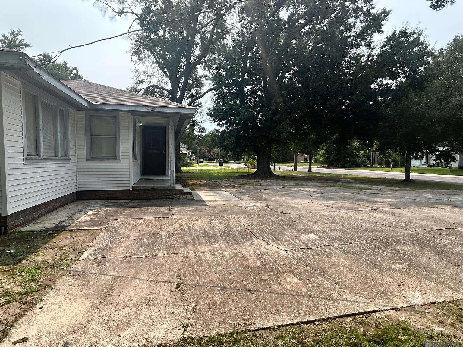 3 bed, 1259 sqft, $1,350 — Photo 2