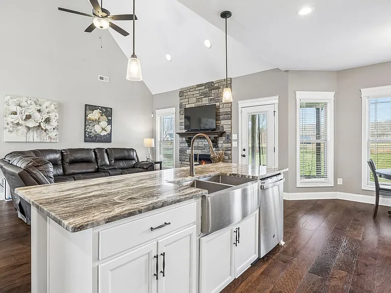 8325 Turnbull Dr — Photo 13