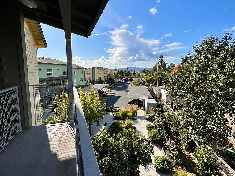 Esposti Park Apartments — Photo 19