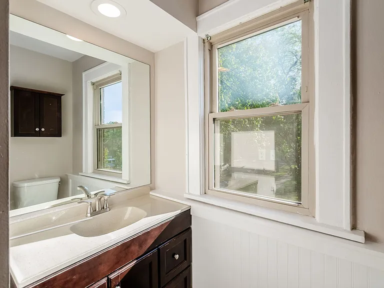 526 S Drexel Ave — Photo 9