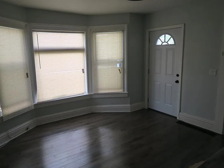 334 University Ave — Photo 6