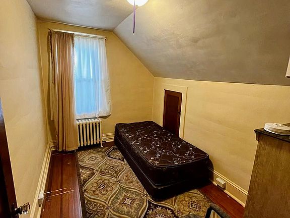 4th image of 1309 Woodlawn St #3
