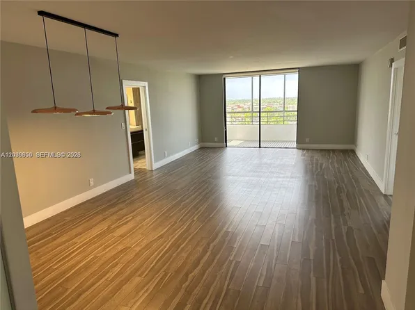 600 Three Islands Blvd, Hallandale, FL