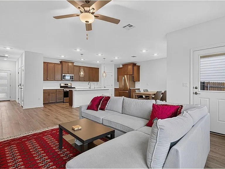 2911 Saint Regis Dr — Photo 12