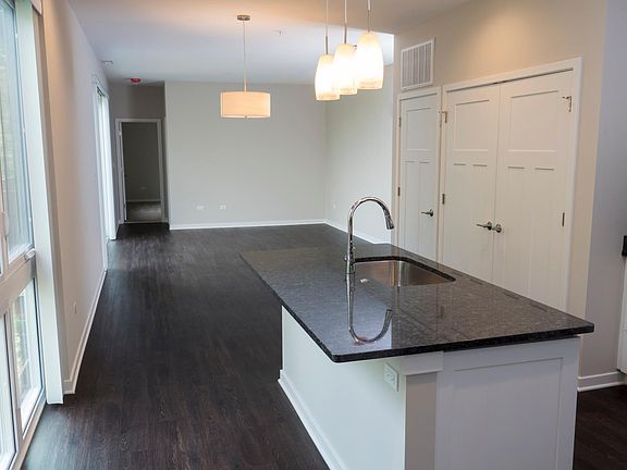 3rd image of 911 N Milwaukee Ave APT 302