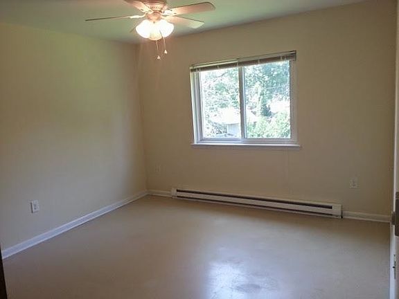5th image of 253 Brookridge Ct APT 2
