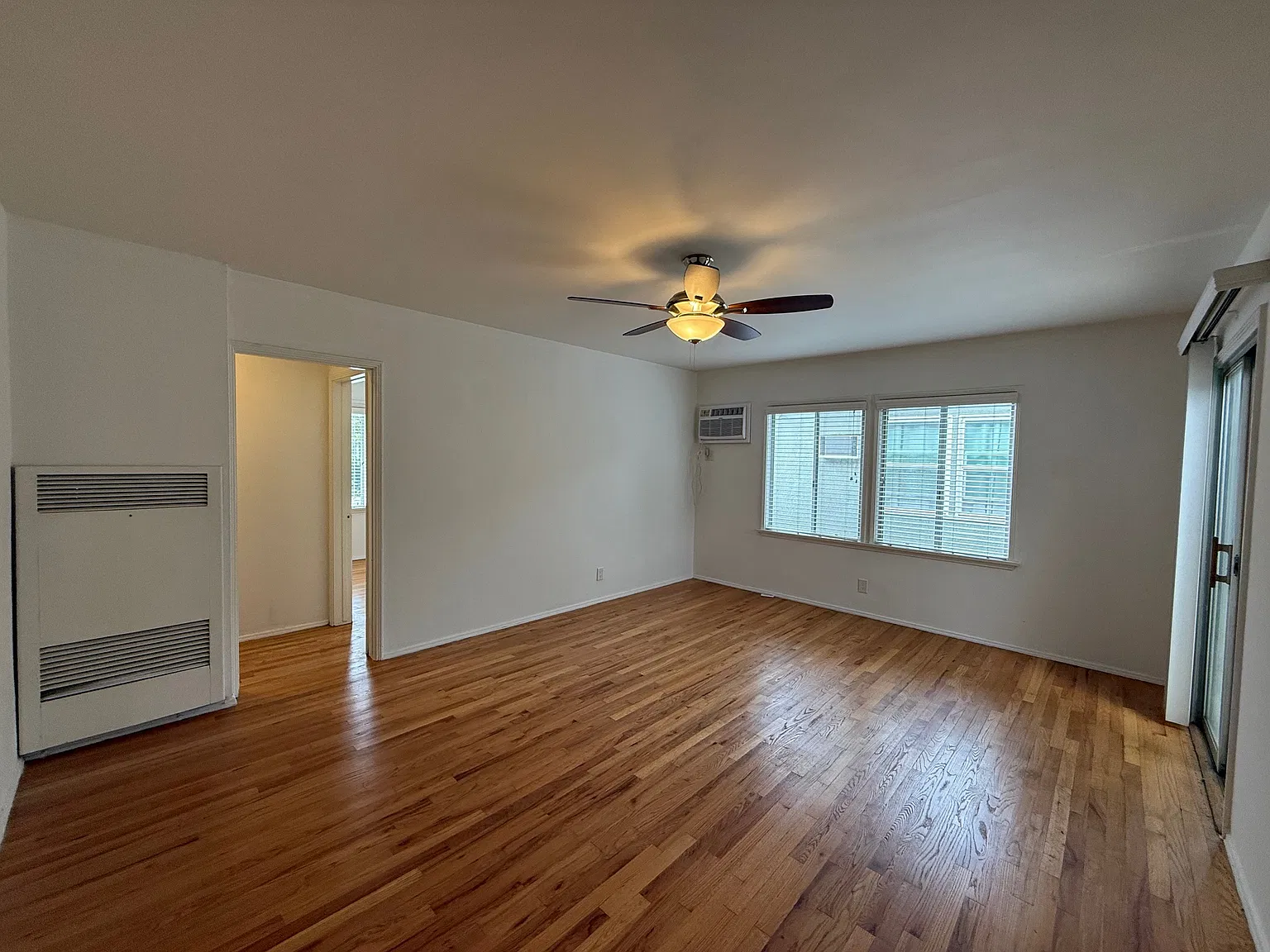 1 bed, 734 sqft, $2,100 — Photo 1