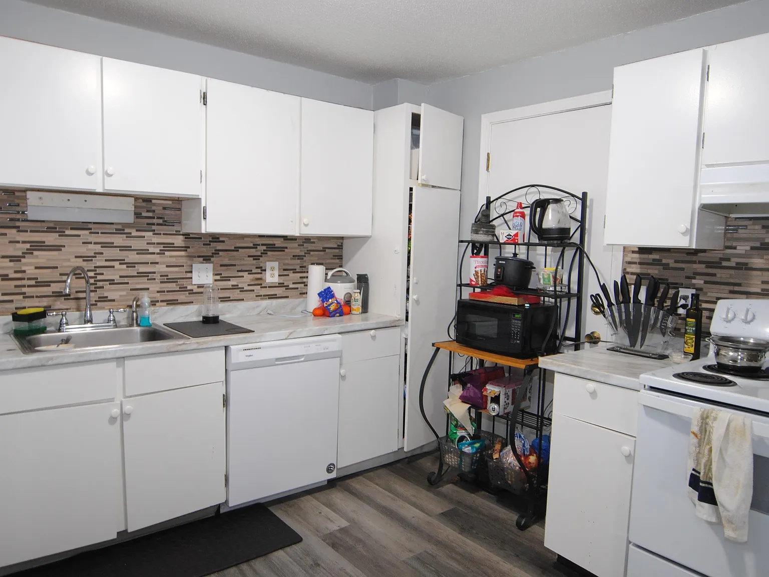 2 bed, 1.0 bath, 812 sqft, $1,950 — Photo 4