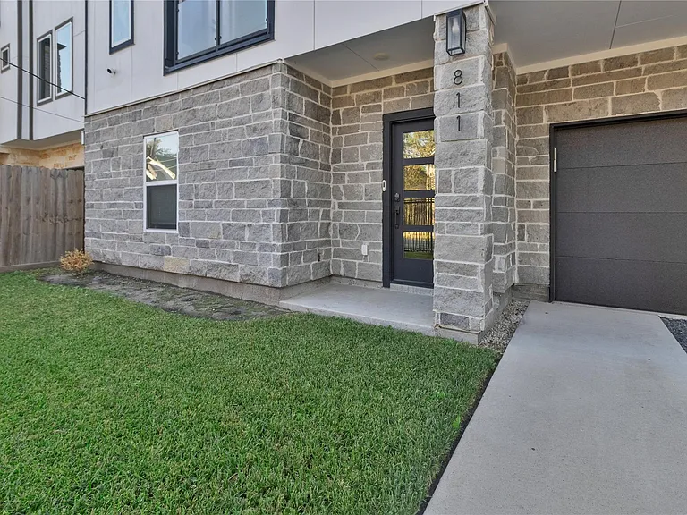 811 Paul Quinn St — Photo 4