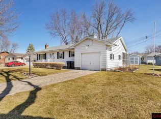 105 Marabou Dr, Mankato, MN 56001