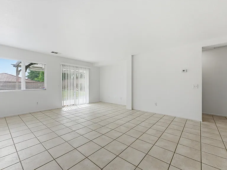 42144 Madison Ct — Photo 5