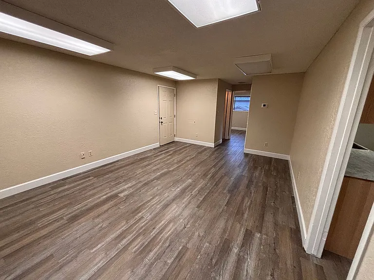 301 Crater Lake Ave — Photo 2